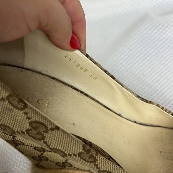 Gucci monogram peep toe horsebit wedge 38/ 8 - Picture 5 of 8